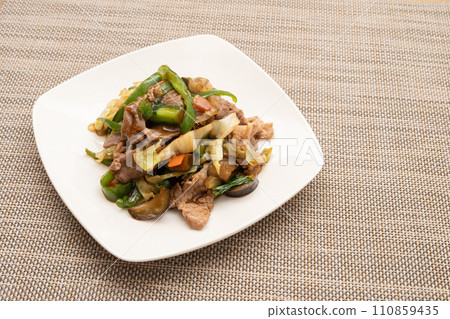 Homemade meat and vegetable stir-fry 110859435