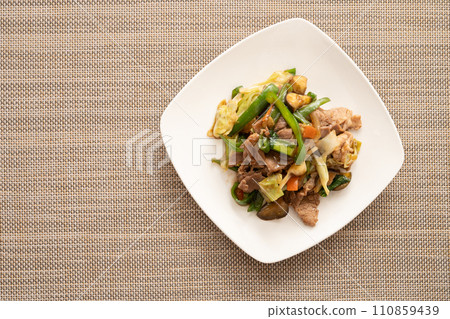 Homemade meat and vegetable stir-fry 110859439