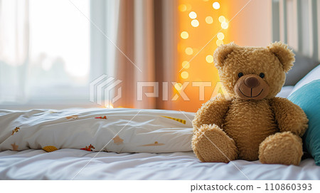 兒童房床上的毛絨熊 01 兒童房床上的毛絨熊 01 110860393