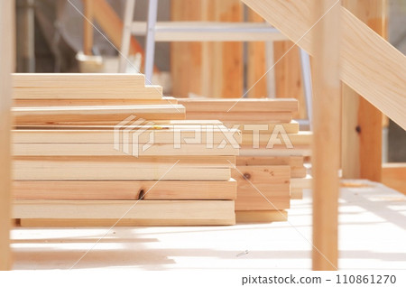 新建築工地的木材 新建築工地的木材 110861270