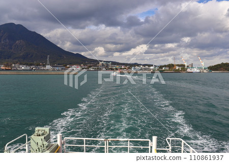 離開島原港後前往島原市的風景 110861937