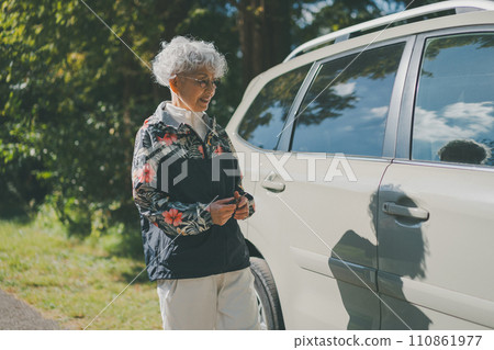 Elderly driver Elderly driver 110861977