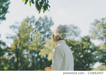 Woman in her 60s in the park Woman in her 60s in the park 110862007