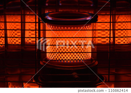 因災害等停電時可派上用場的煤油爐。 因災害等停電時可派上用場的煤油爐。 110862414