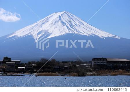 Take a photo of the beautiful Mount Fuji in the distance while taking a boat trip on Lake Kawaguchi Take a photo of the beautiful Mount Fuji in the distance while taking a boat trip on Lake Kawaguchi 110862443