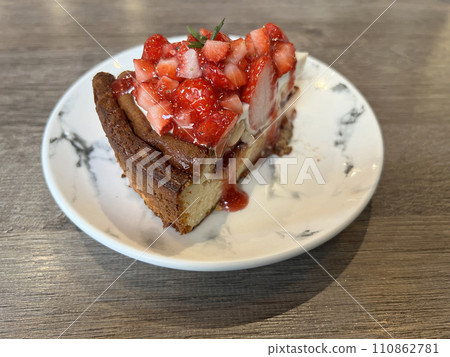 Photo of delicious strawberry basque in a cafe 110862781