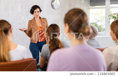Adult woman speaker gives lecture in office 110863065