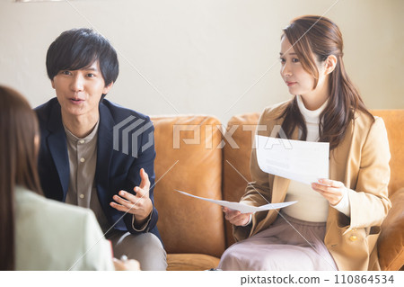 談判的男女 110864534