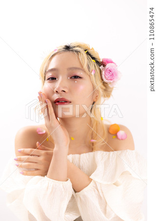 Beauty Portrait of a Japanese blonde woman Beauty Portrait of a Japanese blonde woman 110865474