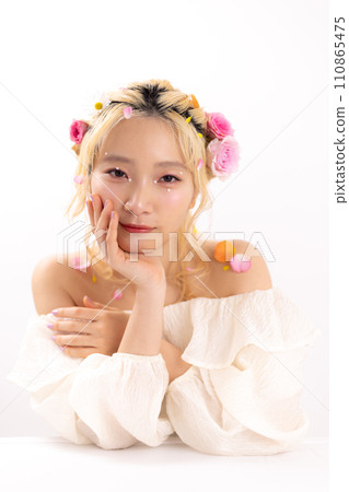 Beauty Portrait of a Japanese blonde woman 110865475