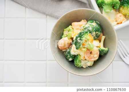 Broccoli and shrimp tartar salad 110867630