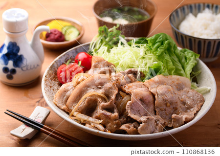 Ginger grilled pork set meal 110868136