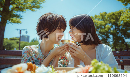 溫馨圖片女同性戀情侶 110868294