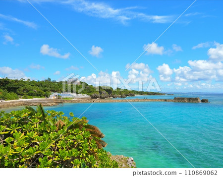 沖繩縣讀谷村見城週邊的海岸風景(複製品) 沖繩縣讀谷村見城週邊的海岸風景(複製品) 110869062