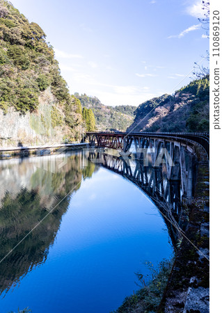 Third Gokasegawa Bridge and dam lake of the former Takachiho Railway 110869120