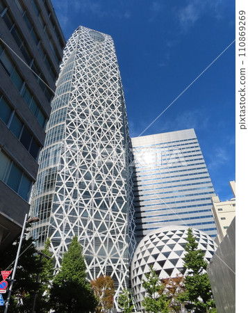 大城市新宿的模式學園繭塔，背景藍天 110869269