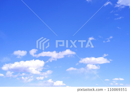 藍色的天空和雲圖像 110869351