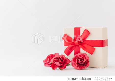 [Valentine's Day] Red ribbon gift box 110870877