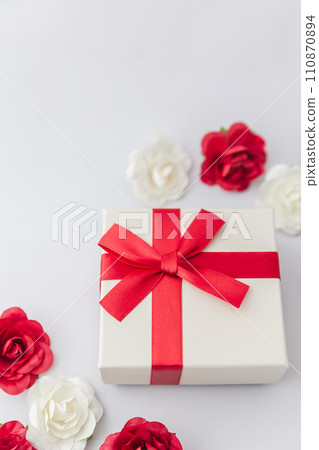 [Valentine's Day] Red ribbon gift box 110870894