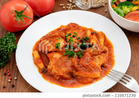 Simmered chicken with tomato Simmered chicken with tomato 110871230