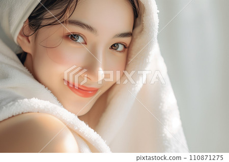 亞洲女性美容形象毛巾乾（護膚/身體護理/美容沙龍）“AI生成圖像” 110871275