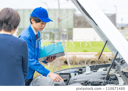 工作人員檢查車輛 路邊服務 110871480