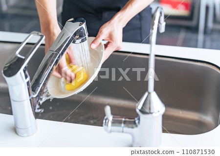 男人洗碗 110871530