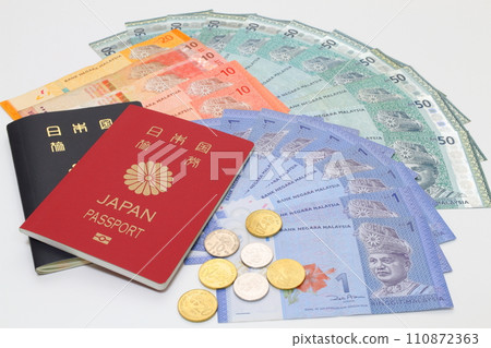 護照和外幣(馬來西亞林吉特) 護照和外幣(馬來西亞林吉特) 110872363