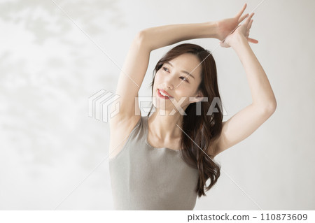 腋下保養、除毛、美膚的女性形象 110873609