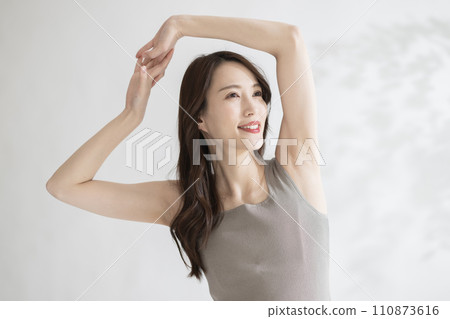 腋下保養、除毛、美膚的女性形象 110873616