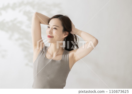 Women's image of armpit care, hair removal, and beautiful skin Women's image of armpit care, hair removal, and beautiful skin 110873625