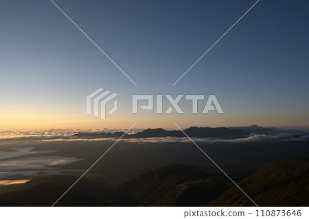 從山頂看到的黎明 從山頂看到的黎明 110873646