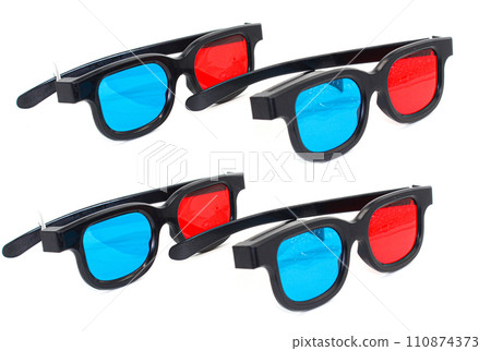 Anaglyph 3D glasses image with selective focus Anaglyph 3D glasses image with selective focus 110874373