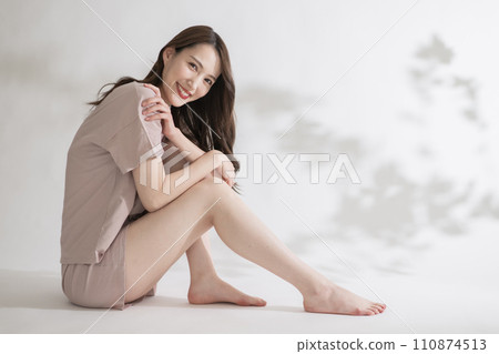 Beautiful legs, diet image, relaxing woman Beautiful legs, diet image, relaxing woman 110874513