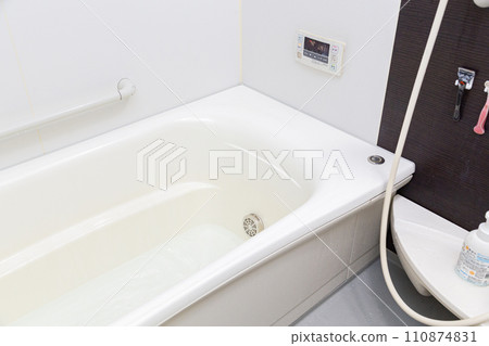 bathtub bathroom bathtub bathroom 110874831