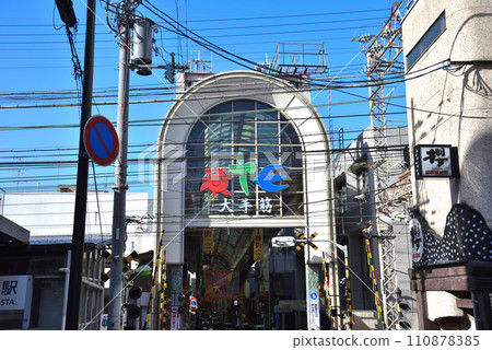 Entrance to the arcade of Fushimi Otesuji shopping street, Fushimi Ward, Kyoto City 110878385