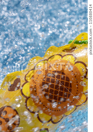濺起的水面,夏日色彩影像 濺起的水面,夏日色彩影像 110880414