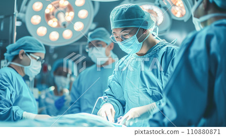 醫生在醫院進行手術 110880871