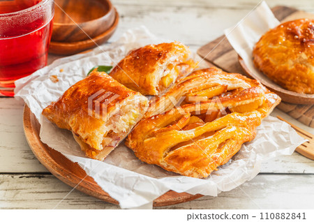 apple and sweet potato pie 110882841