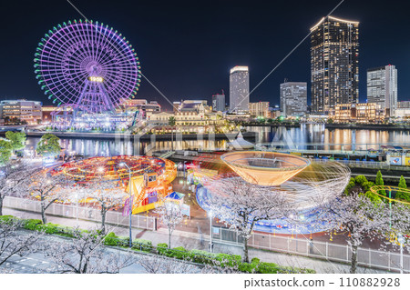 春天的橫濱港未來燈火通明的城市夜景【神奈川縣橫濱市】 春天的橫濱港未來燈火通明的城市夜景【神奈川縣橫濱市】 110882928