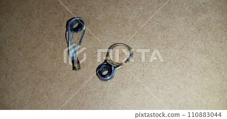 生鏽和破損的釣竿導向零件 生鏽和破損的釣竿導向零件 110883044