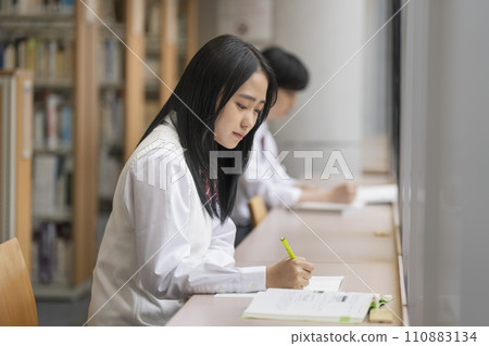 Girls studying to study 110883134