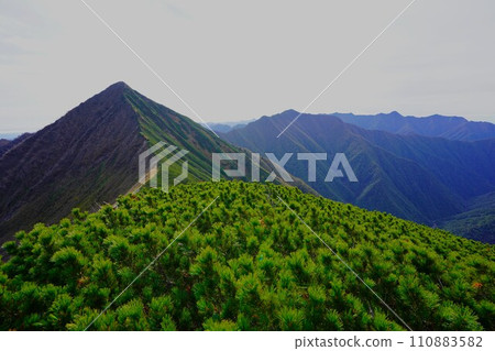 Pyramid peak and peak 1839 seen from Kamui Ekuuchikaushi mountain ridge 110883582