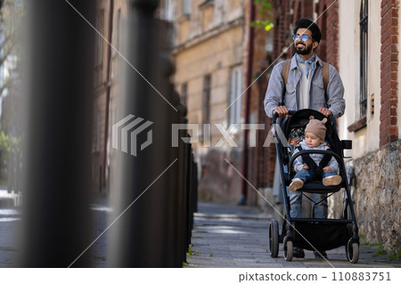 Young hindu man having a walk with kid 110883751