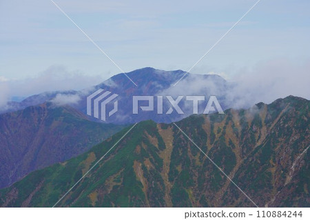 從神家口牛山頂眺望堀尻山 110884244