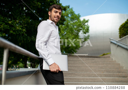 Male businessman on the steps in the city center 110884288