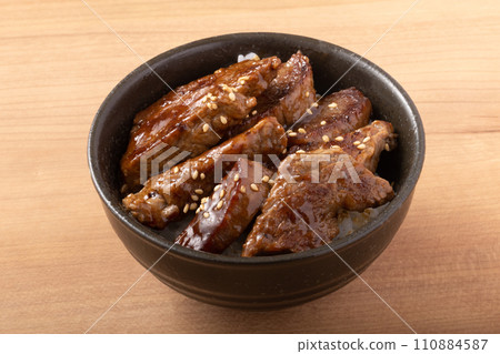 烤肉蓋飯(國產黑毛牛友山閣) 烤肉蓋飯(國產黑毛牛友山閣) 110884587