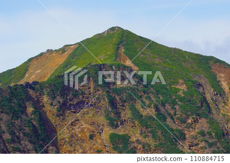 The summit of Mt. Kamuiekuchikaushi from the summit of Pyramid Peak 110884715