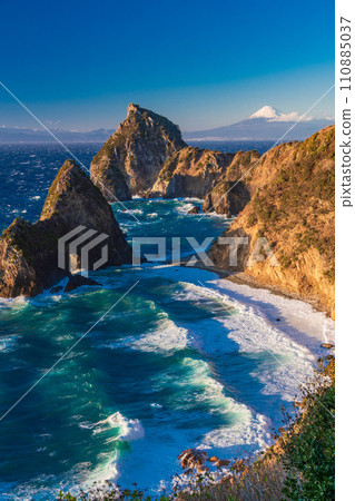 (Shizuoka Prefecture) Nishiizusennukimon and Mt. Fuji (Shizuoka Prefecture) Nishiizusennukimon and Mt. Fuji 110885037