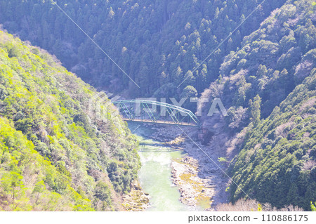 京都府京都市右京區保津峽鐵橋 京都府京都市右京區保津峽鐵橋 110886175